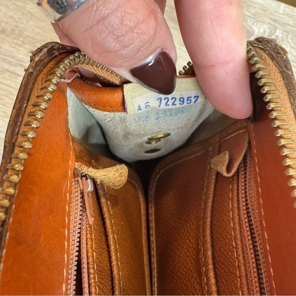 Dooney & Bourke Cream and Tan Leather Bag Vintage - Picture 13 of 15